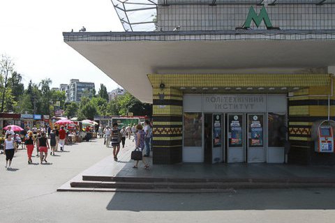 Метро "КПІ" в Києві два тижні не працюватиме на вхід у ранковий час пік