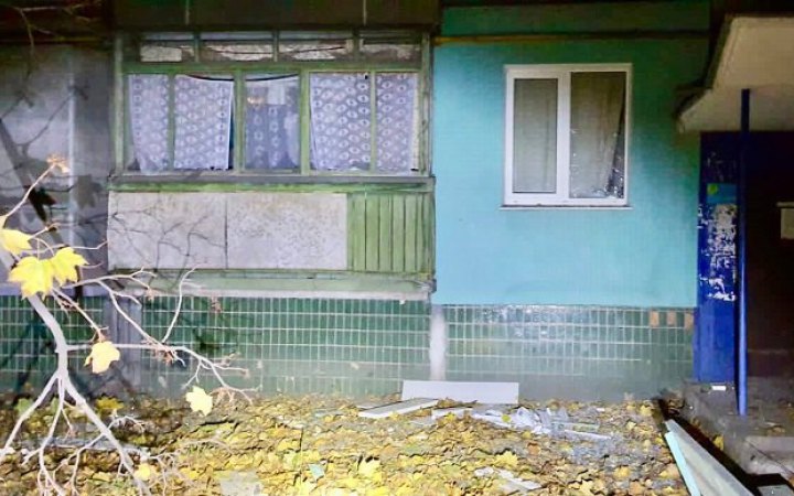 Унаслідок російських обстрілів у Нікополі пошкоджені будинки, дитячий садок, аптека і банк