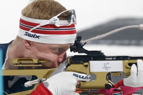 Норвежский биатлонист Йоханнес Бё - олимпийский чемпион-2018 в индивидуальной гонке