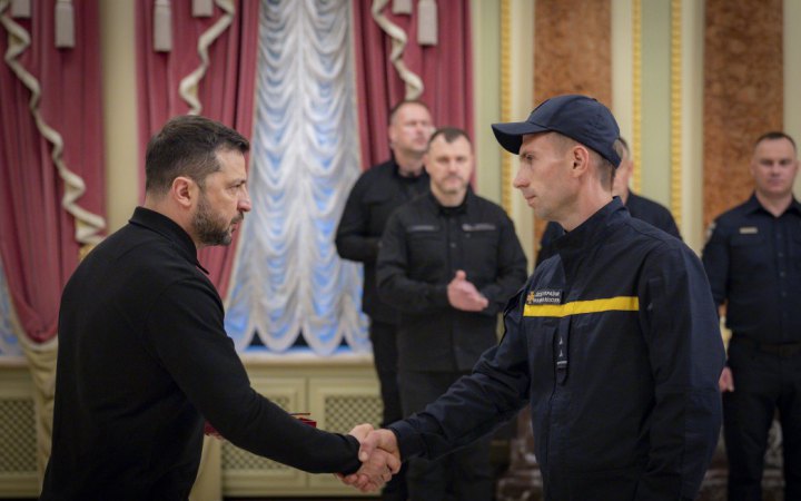 Президент привітав працівників і працівниць ДСНС із Днем рятівника та відзначив їх державними нагородами