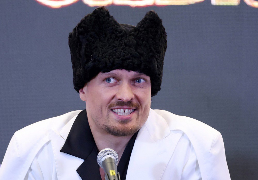 Олександр Усик відповідає на запитання