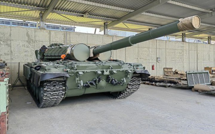 Подарований ЗСУ Чехією танк вирушив до України 