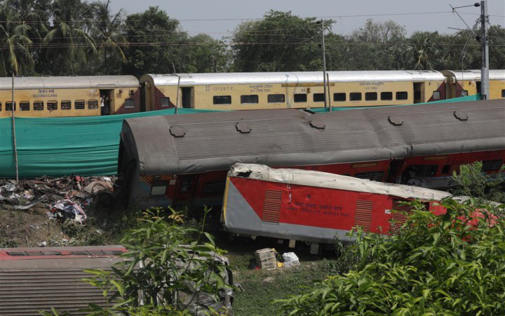 Аварію на залізниці в Індії може розслідувати головне детективне агентство країни