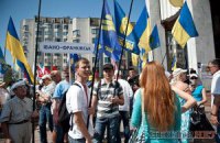 Защитники языка под Украинским домом прекратили голодовку