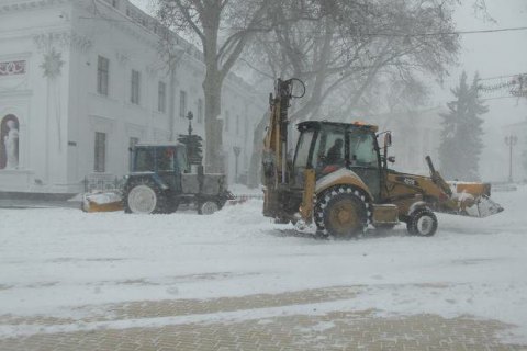 Из-за сильного снегопада в 4 областях ограничено движение на дорогах (обновлено)