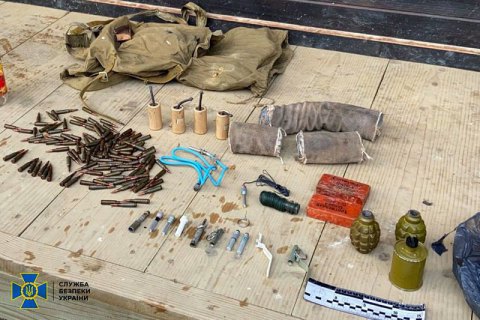 СБУ обнаружила в "активиста" со Львовщины схрон с взрывчаткой и боевыми гранатами