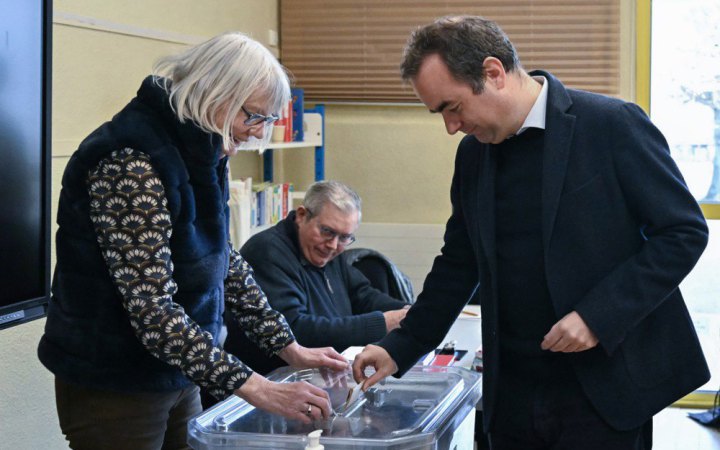 Ультраправі перемагають у першому турі муніципальних виборів у Франції