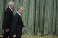 Азаров проводит встречу с российским тандемом