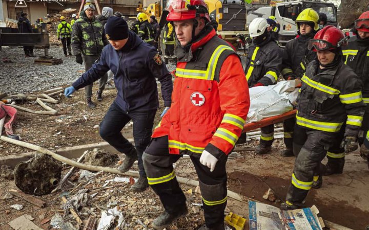 У ДСНС розповіли, як врятували чоловіка з-під завалів багатоповерхівки у Тернополі 