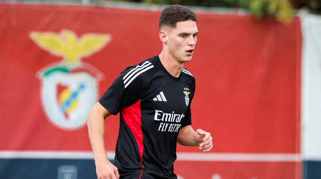 Судаков на тренуванні у складі «Бенфіки»