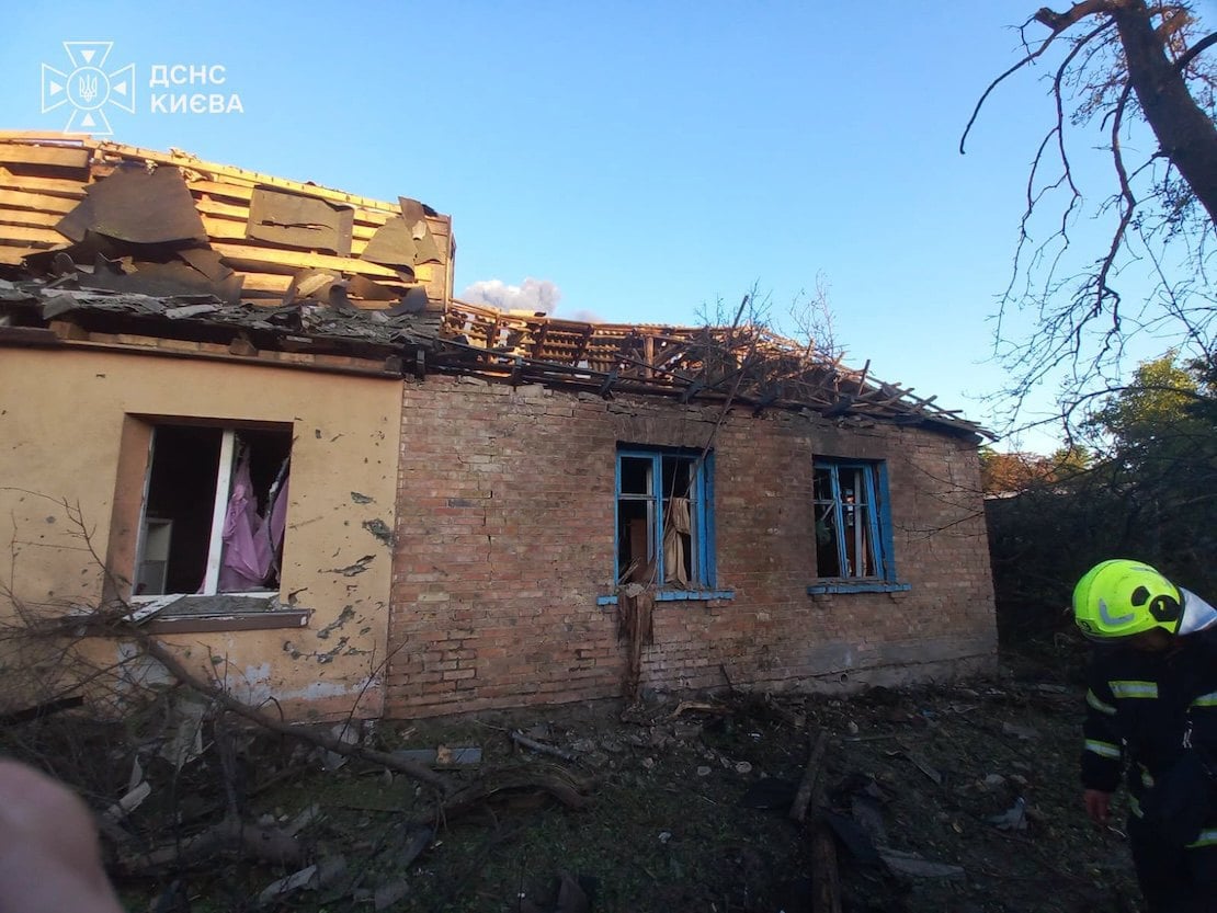 У Святошинському районі пошкоджено будинки