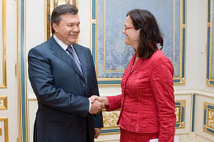 Янукович ждет от ЕС упрощения визового режима