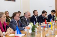 ​Генпрокурор, голова СБУ і керівник ДБР поспілкувався з представниками G7 про "викорінення корупції і реформи" 