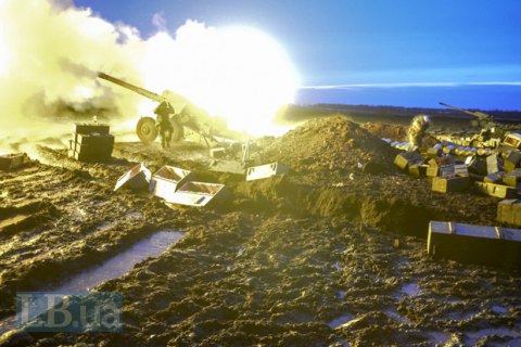 Военных на Донбассе обстреляли из тяжелого вооружения 