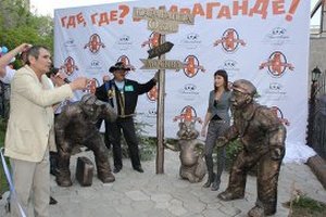 В Казахстане открыли памятник фразе "Где-где? В Караганде!"