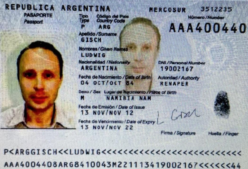 Аргентинський паспорт Артема Дульцева