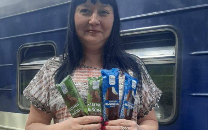 Укрзалізниця запустила в тестовому режимі продаж морозива в пасажирських поїздах