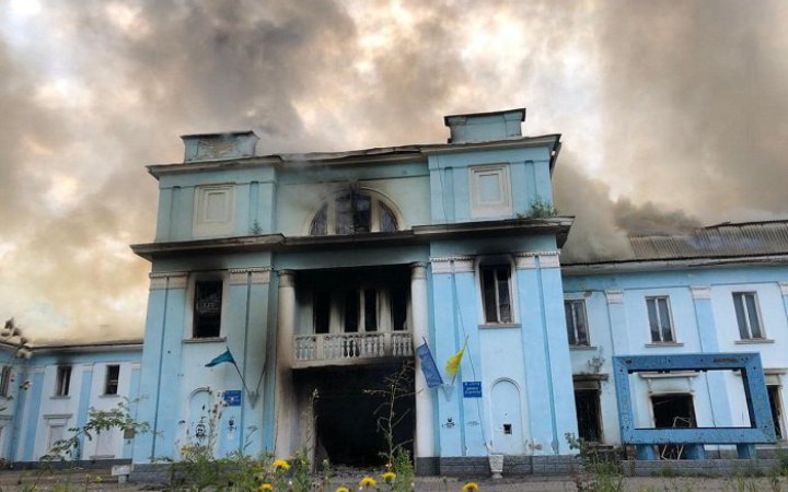 Росіяни знищили Палац культури у Часовому Ярі. Він був гуманітарним штабом і медпунктом