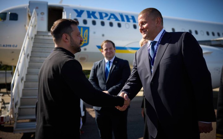 Зеленський прибув на саміт Європейської політичної спільноти до Великобританії