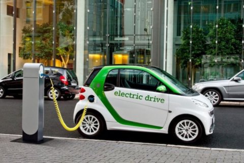Минэкоэнерго анонсировало зеленые номерные знаки для электромобилей с буквами "ZE"