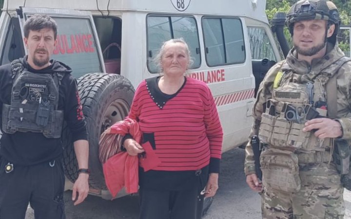 За два тижні поліцейські евакуювали з Куп’янщини майже 60 громадян