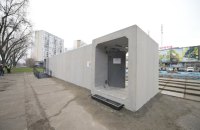 Сьогодні в Києві встановили перше мобільне укриття