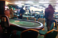 Киевская милиция закрыла покерный клуб "Апельсин" возле метро "Левобережная"