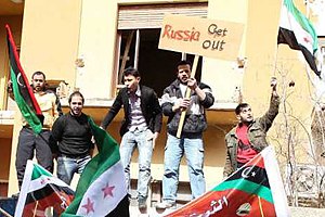 Беженцы закидали камнями ливийское посольство в Иордании