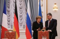 ​Порошенко и Меркель инициируют встречу глав МИД "нормандской четверки"