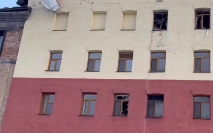 Ворожий "шахед" пошкодив виробничий цех фабрики "Roshen", є загибла та поранені