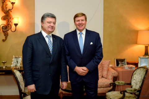 Порошенко пригласил короля Нидерландов посетить Украину