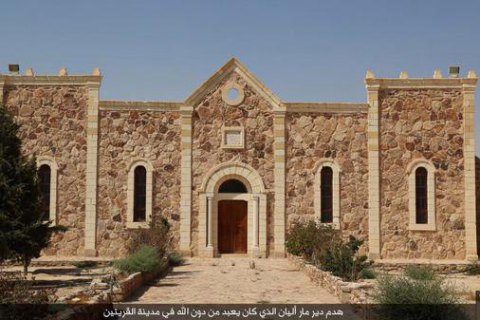 Боевики ИГ бульдозерами разрушили монастырь V века в Сирии
