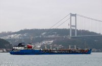 Херсонский суд отказался арестовать корабль, поставлявший топливо в Крым
