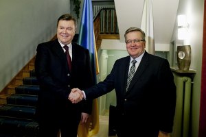 Коморовский пригласил Януковича в гости