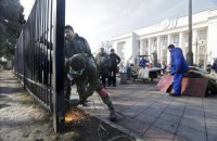 Турчинов доручив демонтувати паркан навколо Ради