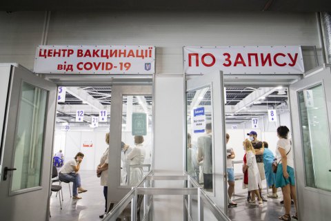​В Україні за добу вакцинували від коронавірусу більш ніж 132 тис. осіб 