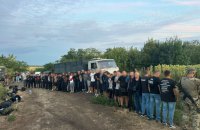 150 тисяч гривень за місце у КАМАЗі: на Одещині зупинили вантажівку із 48 чоловіками