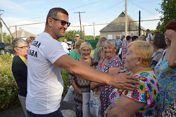 Муса Магомедов во время встречи с избирателями на округе