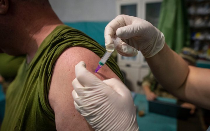 Moderna поєднала в одній вакцині захист і від грипу, і від ковіду: крім зручності, у вчених є ще одна надія