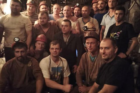 В Кривом Роге шахтеры уже 12 суток протестуют под землей