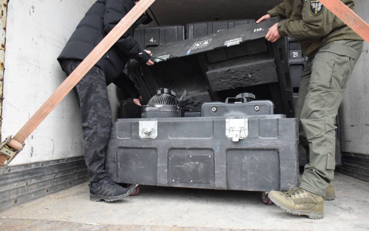Військові Миколаївщини отримали світлове обладнання для виявлення ворожих дронів