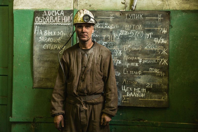 Шахтар Ігор Воронкін після зміни на вугільній шахті Баренцбург, Архіпелаг Шпіцберген, Норвегія.