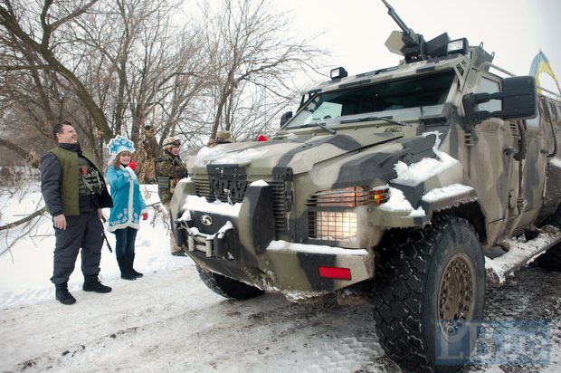 На фото - "Спартан" - боевая машина, недавно подаренная "Донбассу"