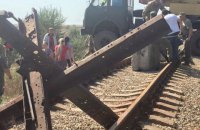 На залізниці до "Кримському титану" встановили протитанкового їжака