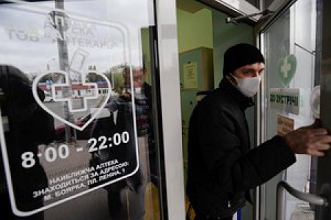 Мужчина с ножом ограбил аптеку в Харькове