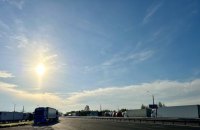 Понад 2,5 тисячі вантажівок перебуває у черзі на українсько-польському кордоні