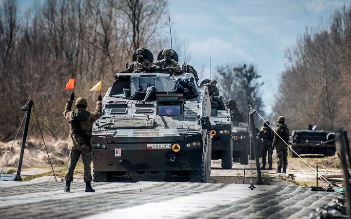Польща збільшує чисельність армії через загрозу війни, — Times