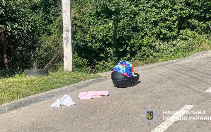 У Львові чоловік забув люльку з немовлям на даху автомобіля та поїхав