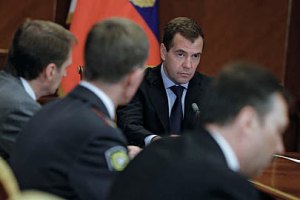 ​Медведев разрешил увольнять хронически больных чиновников
