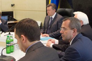 Янукович в Межигорье проводит совещание
